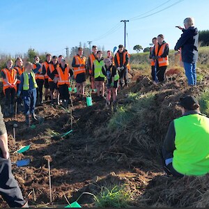 2026 May. In the foreground on right, Dave Diprose, landowner and organiser of the day, along side Tessa Miller, Thriving Southland support person, watch as Gay Munro, SERN, talks to the students about wetlands and their importance. Credit: Anastazia Raymond, ES LSO.